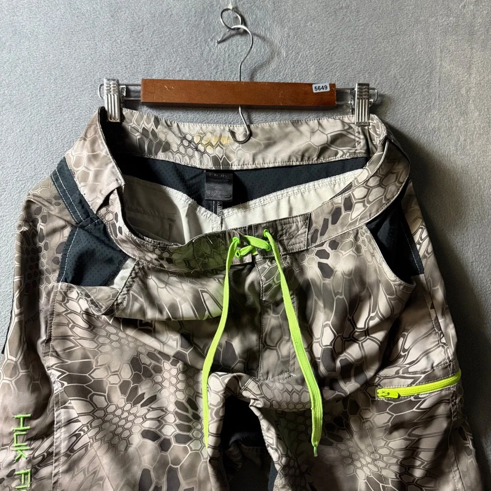 Huk Fishing Mens Kryptek Camo Board Shorts Brown Neon Green Size 36-38
